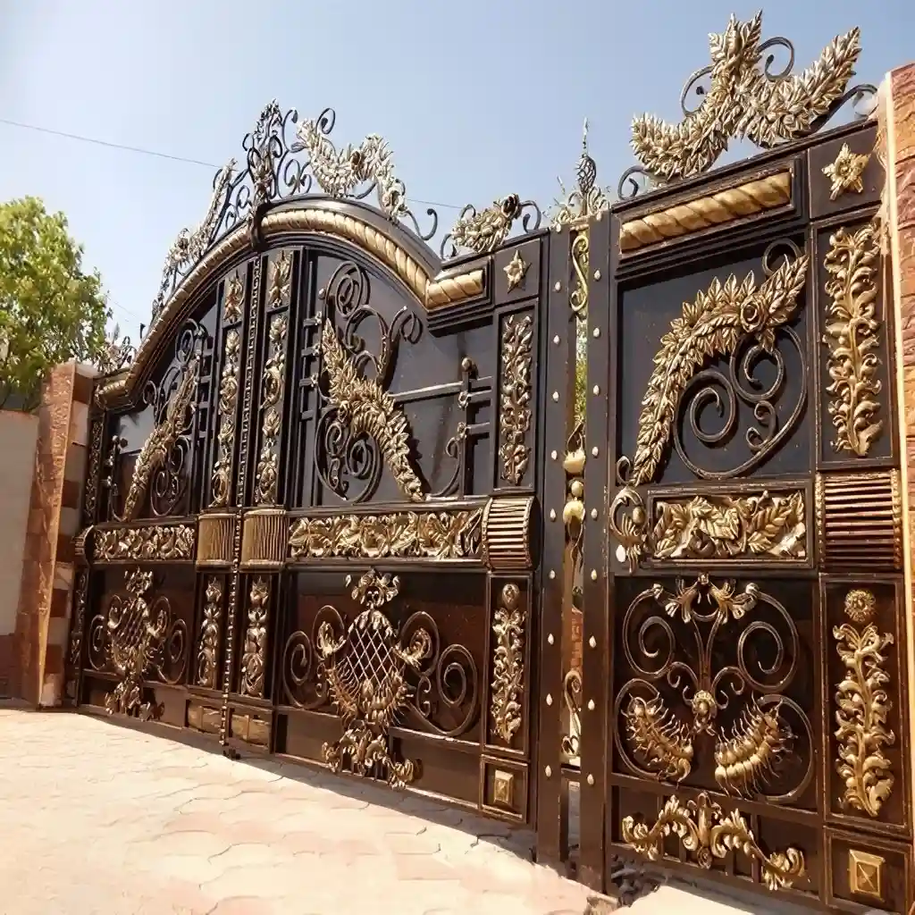 مدل خاص درب فلزی قهوه&zwnj;ای سوخته برای ورودی ویلا