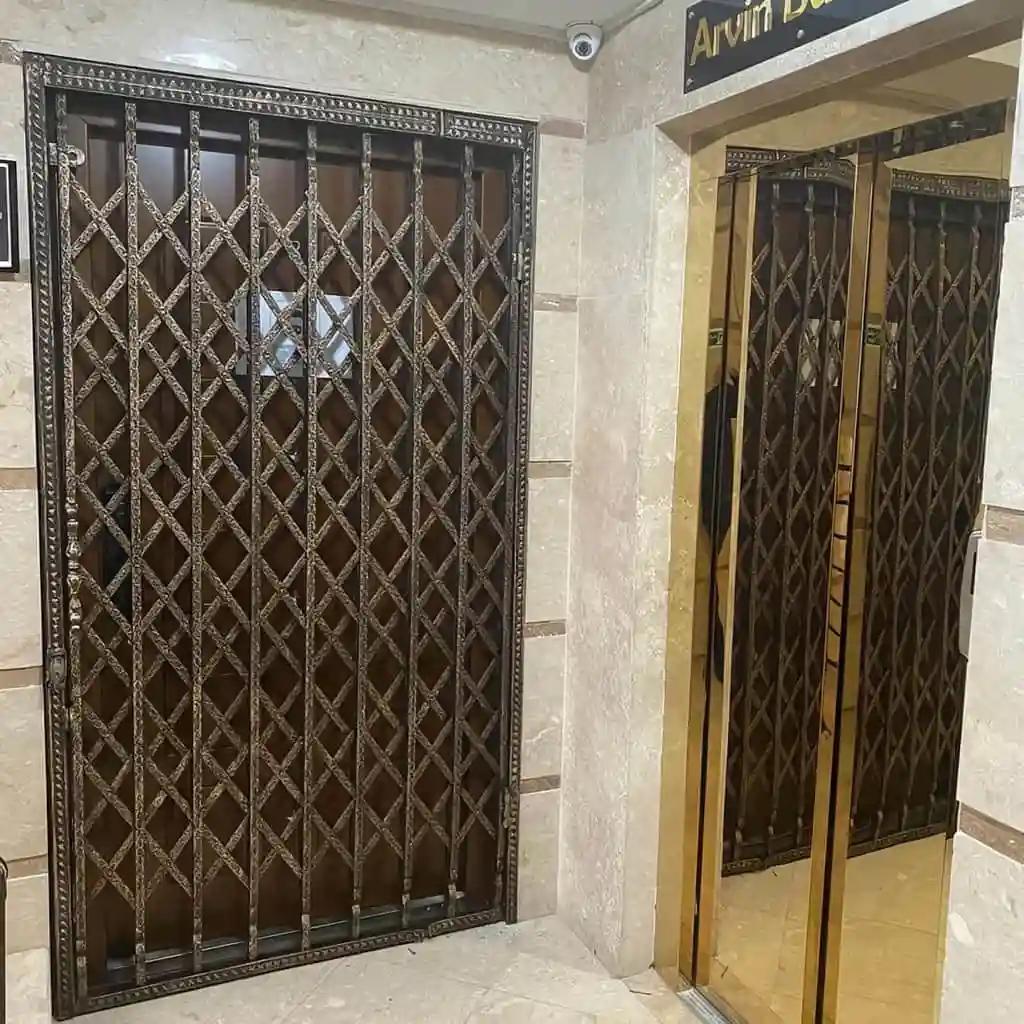 تصویر حفاظ آکاردئونی تمام گل سلطنتی تسمه ۲.۵ سانتی متر نقش دار لوکس