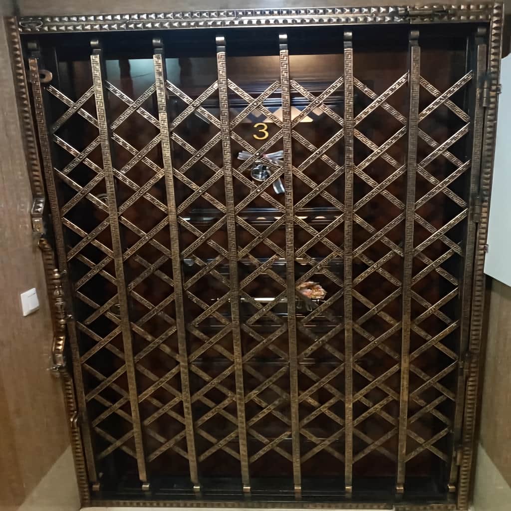 نمونه رنگ و تزئینات حفاظ آکاردئونی تمام گل سلطنتی نقش دار