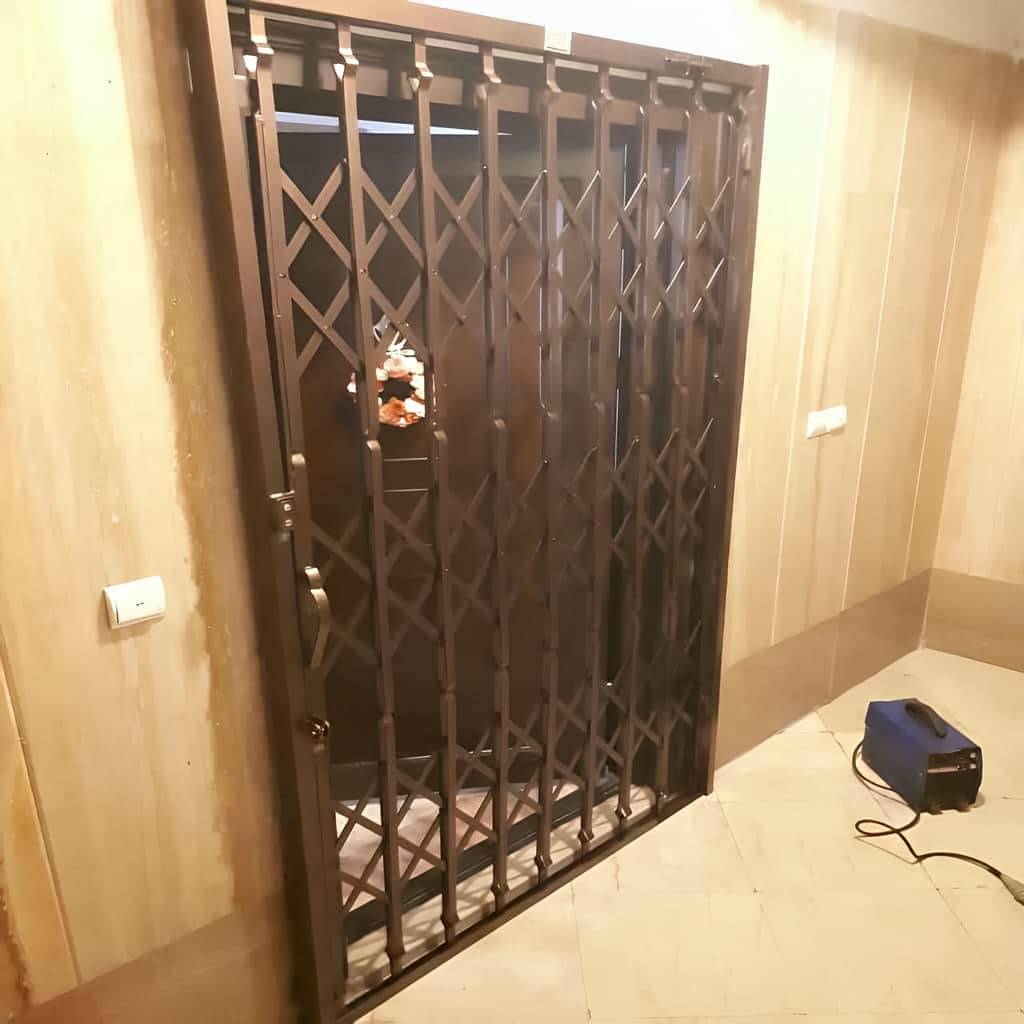 نمونه حفاظ آکاردئونی سه گل رنگ طلایی با تسمه ۲ سانتی