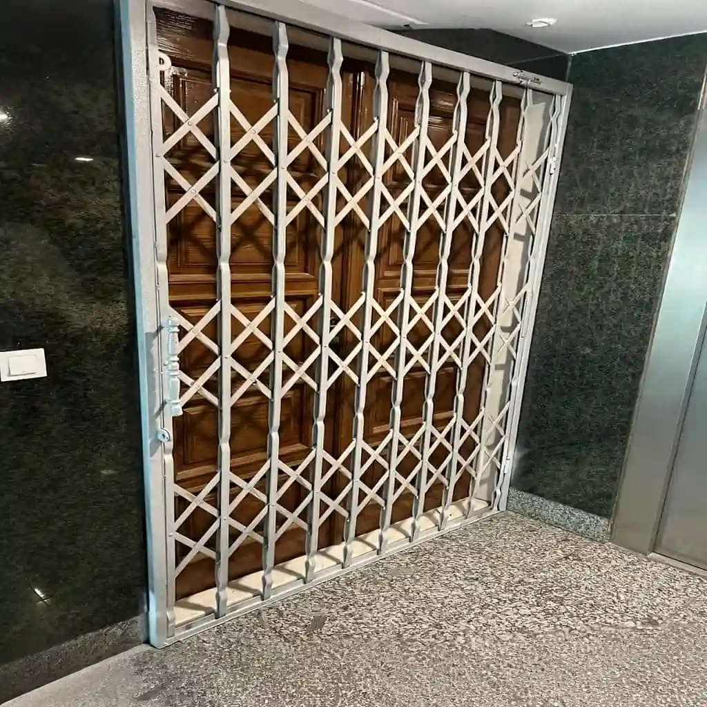 تصویر حفاظ آکاردئونی سه گل تسمه ۲.۵ سانتی متر رنگ طلایی