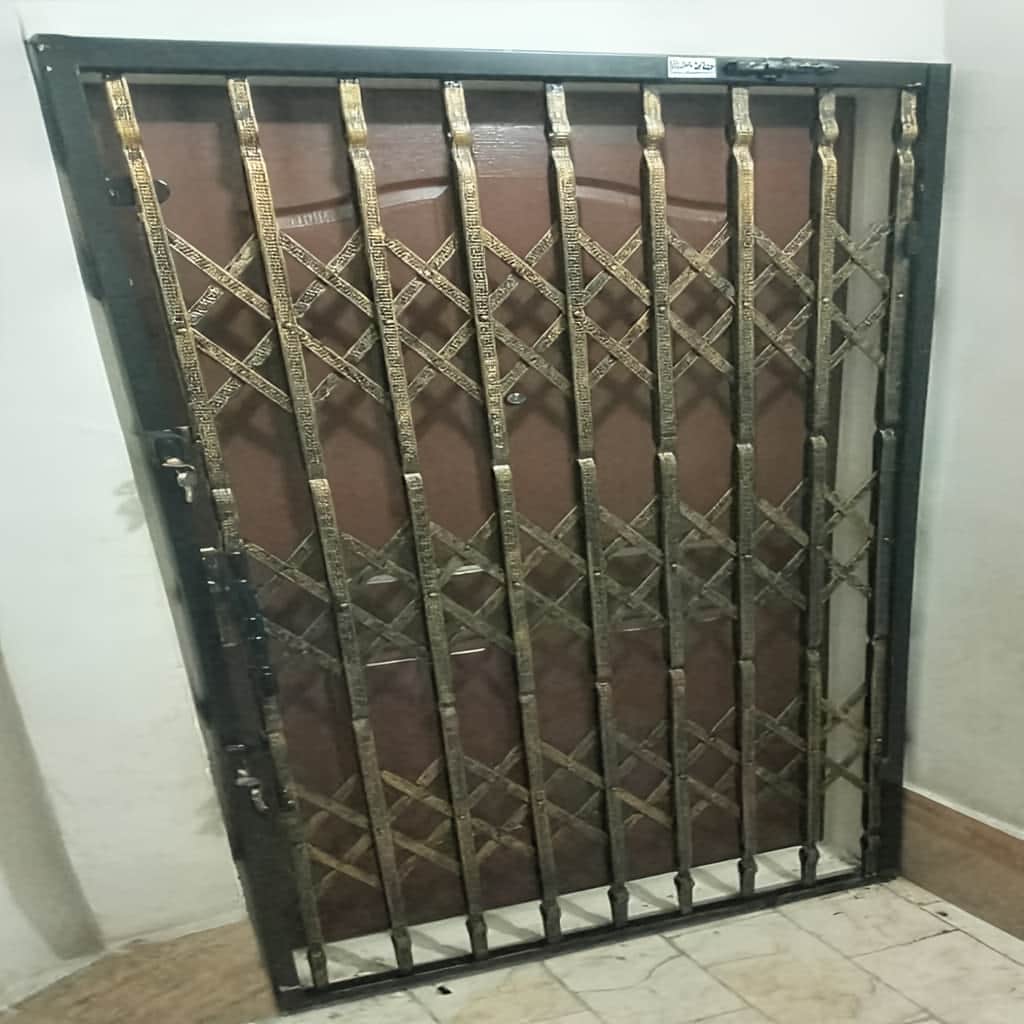 تصویر نمای نزدیک پرچ مخفی حفاظ آکاردئونی چند لایه