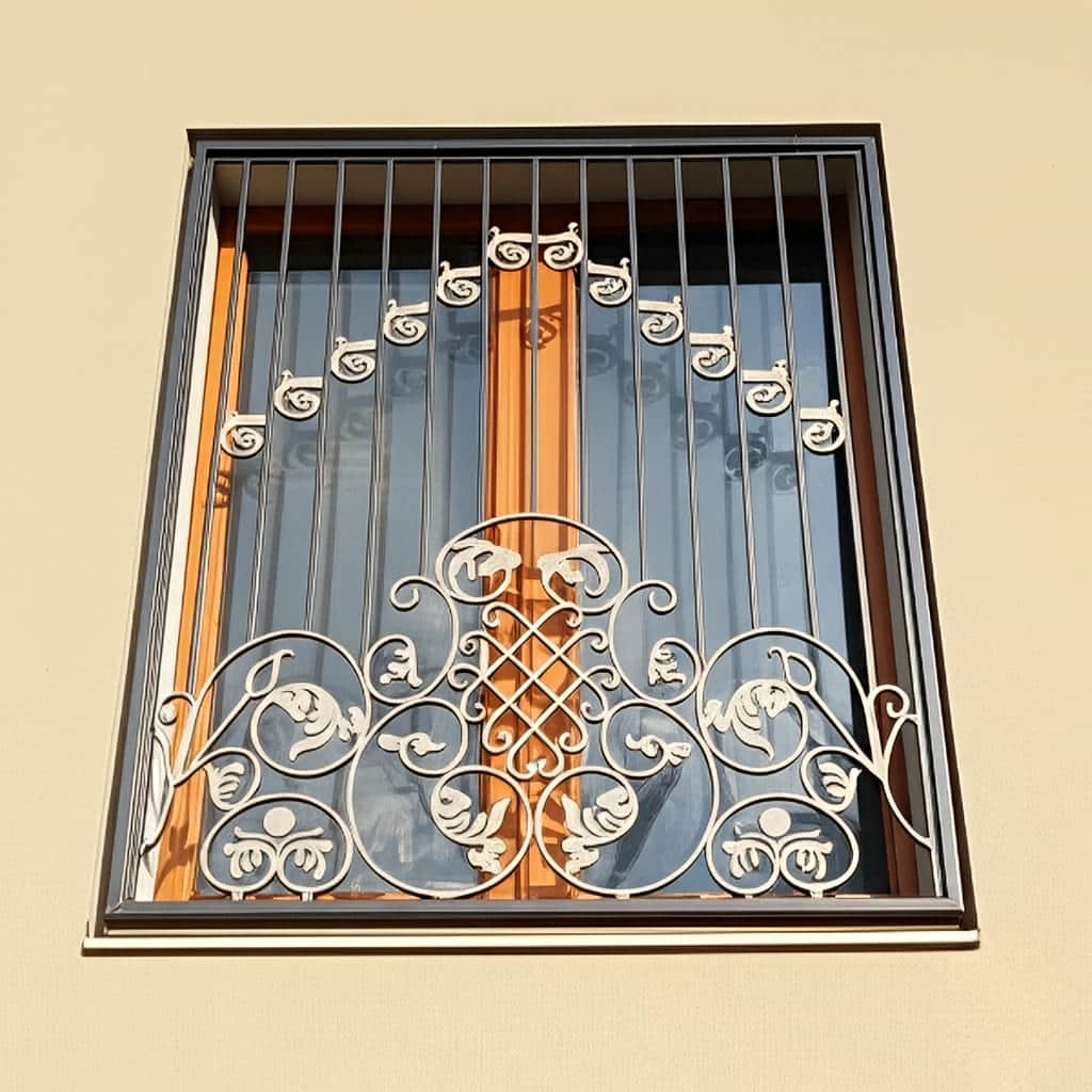 نمای نزدیک نقش طبیعت&zwnj;گرای حفاظ پنجره مدل بهار