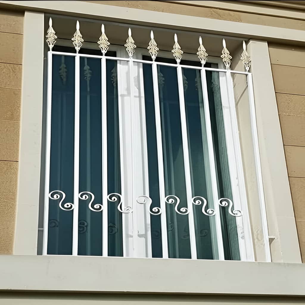 عکس جزئیات سرنیزه فلزی حفاظ پنجره مارپیچ