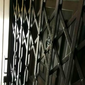 درب آکاردئونی در شیراز