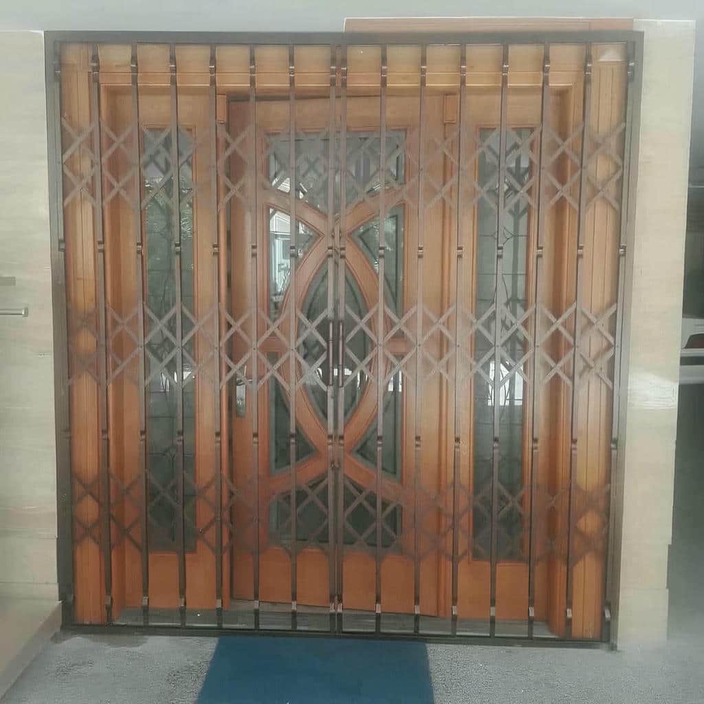 درب آکاردئونی در رشت