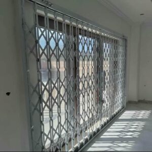 درب آکاردئونی در تبریز