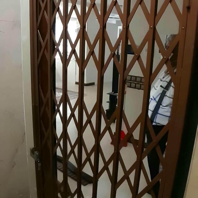 درب آکاردئونی در استان گیلان
