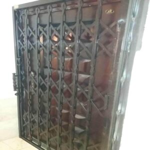 درب آکاردئونی در عظیمیه کرج