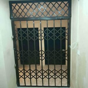 درب آکاردئونی در سمنان