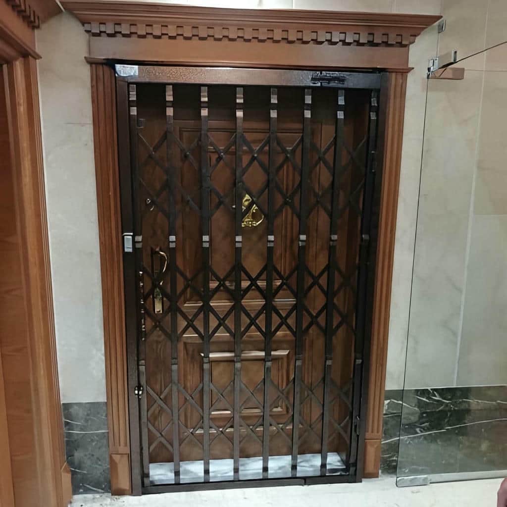 درب آکاردئونی حفاظ خانه در شهریار