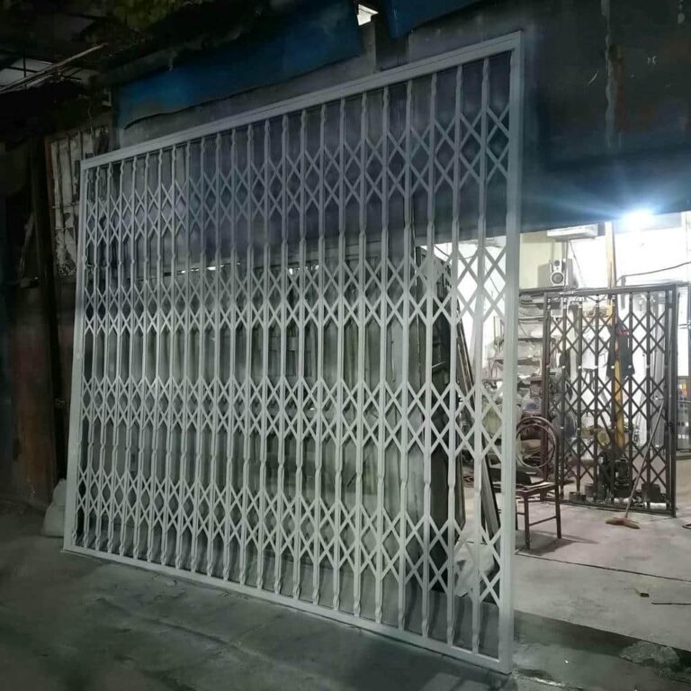 درب آکاردئونی در ایرانشهر درب آکاردئونی در ایرانشهر