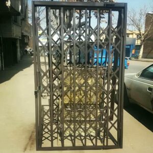 درب آکاردئونی در سبزوار