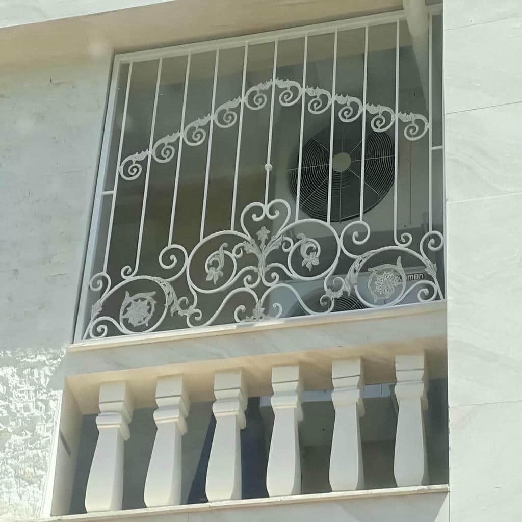 حفاظ پنجره فلزی در بومهن