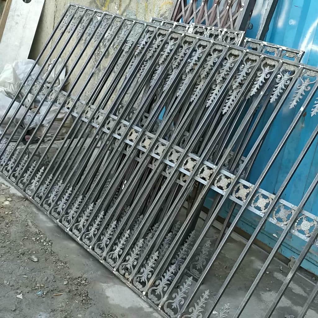نصب حفاظ پنجره فلزی بازشو در مشهد