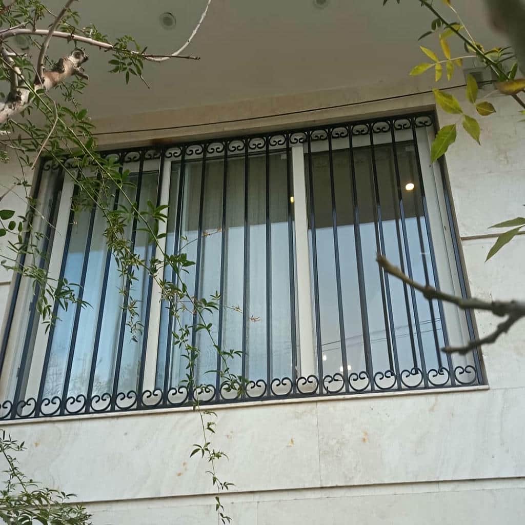نصب حفاظ پنجره فلزی بازشو در ایرانشهر
