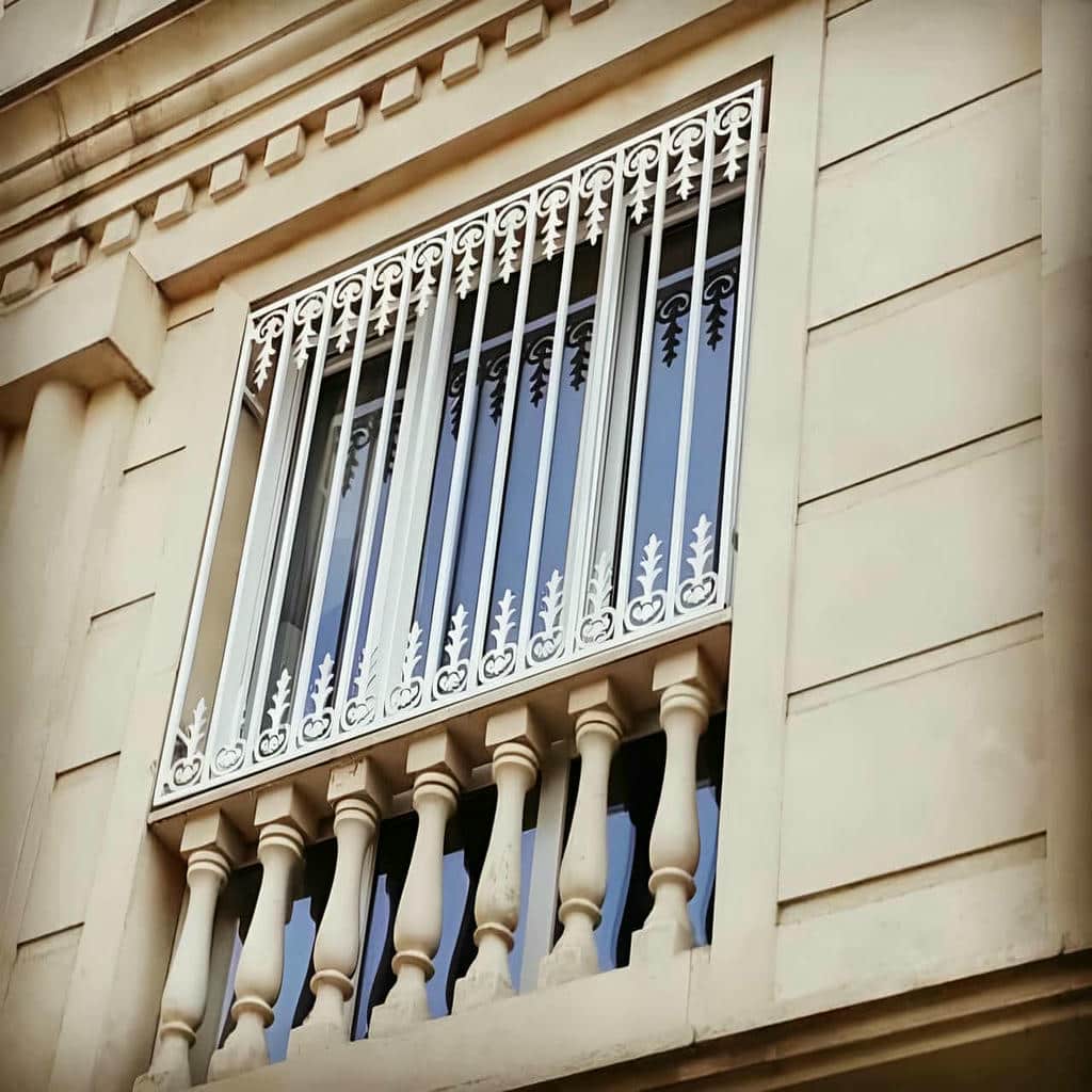 نصب حفاظ پنجره فلزی بازشو در یاسوج