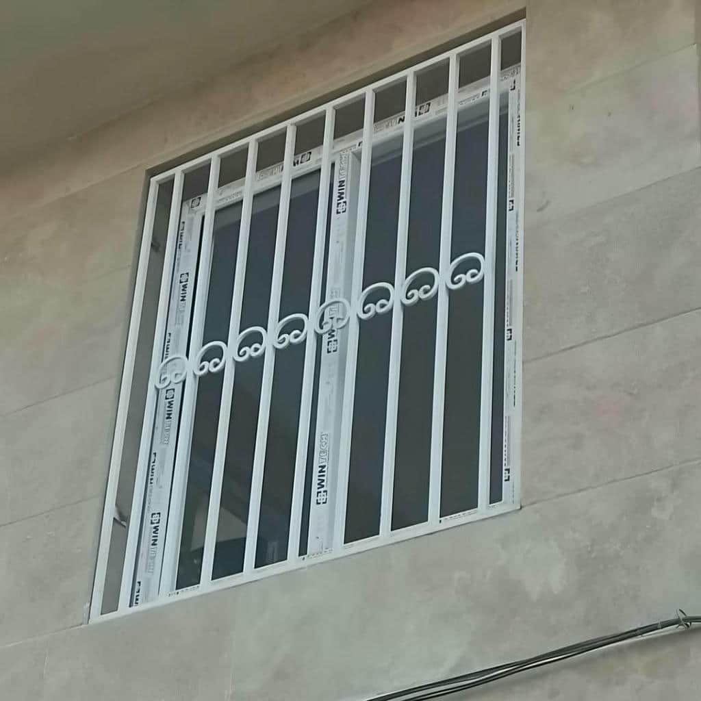 نصب حفاظ پنجره فلزی بازشو در گنبدکاووس
