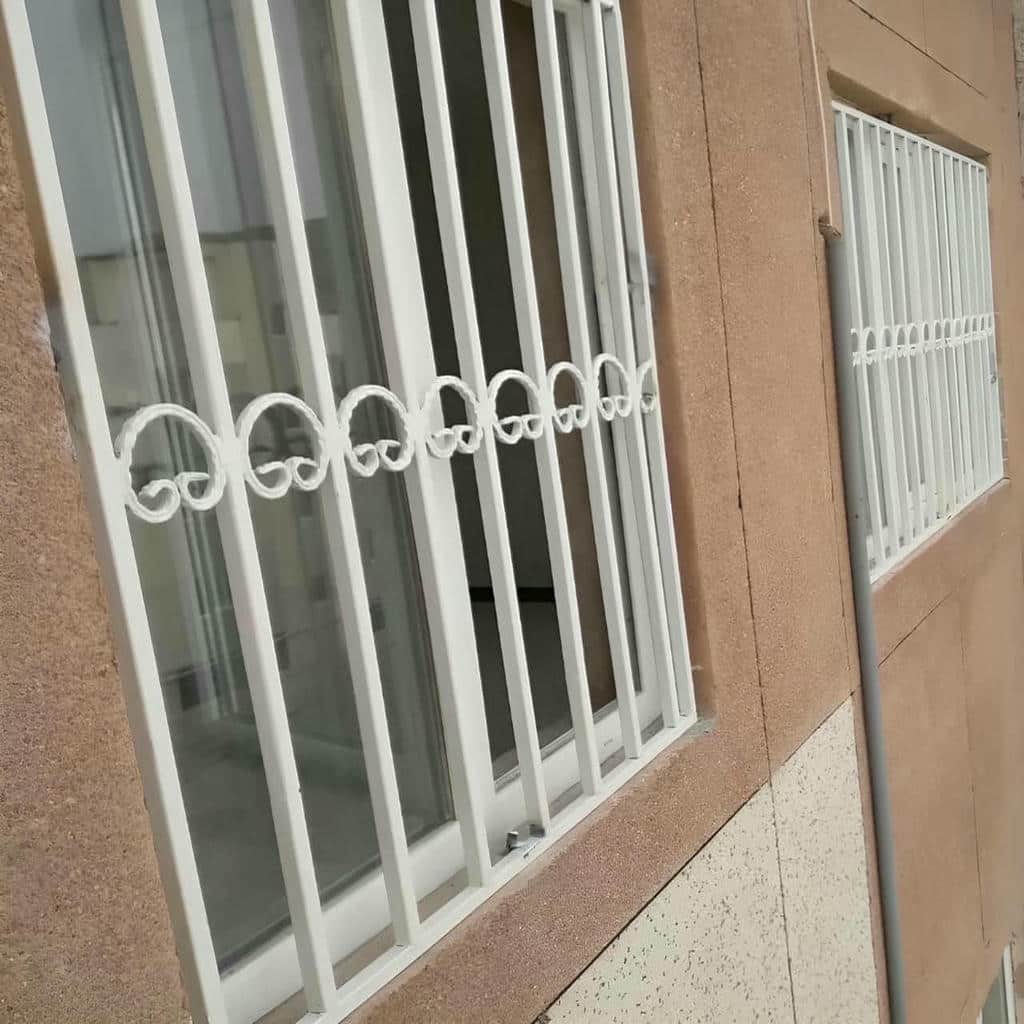نصب حفاظ پنجره فلزی بازشو در چالوس