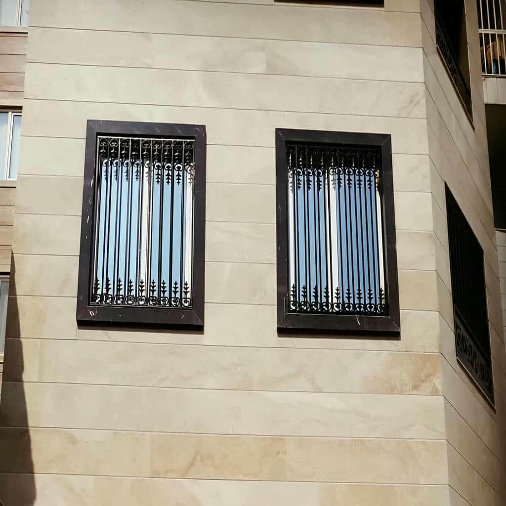نصب حفاظ پنجره فلزی بازشو در اندیشه
