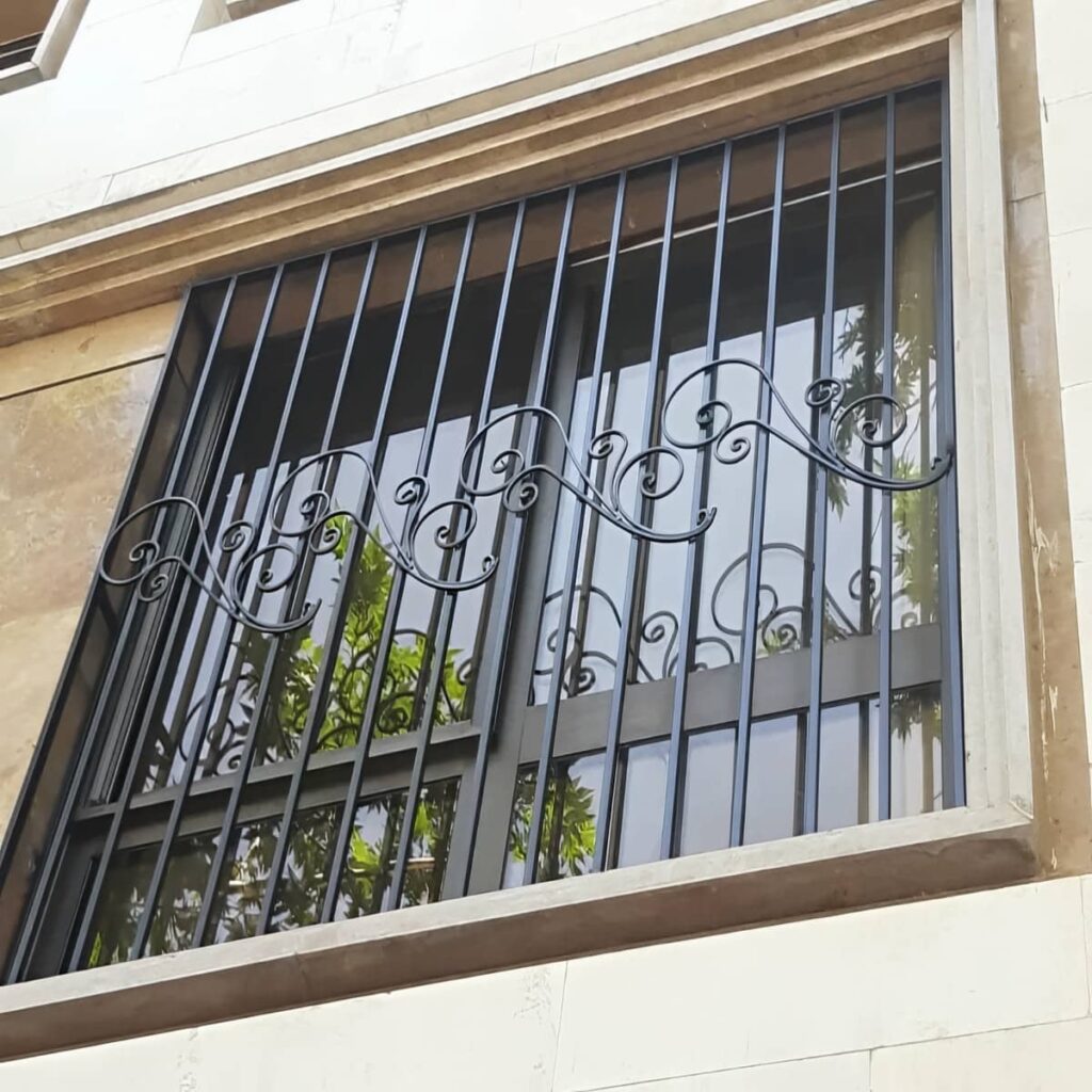 حفاظ پنجره فلزی در نسیم شهر