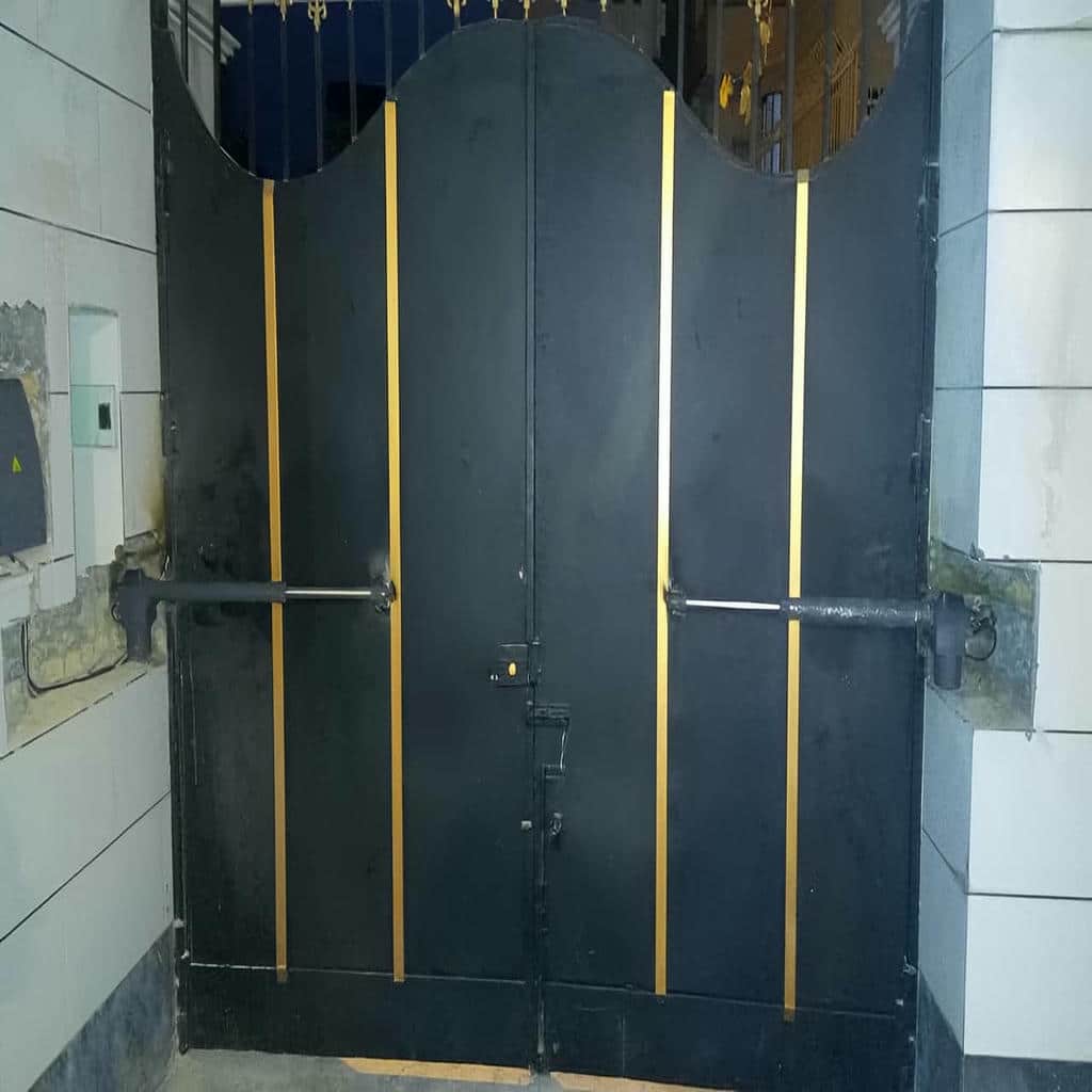 نصب جک درب پارکینگی اتوماتیک در ایرانشهر