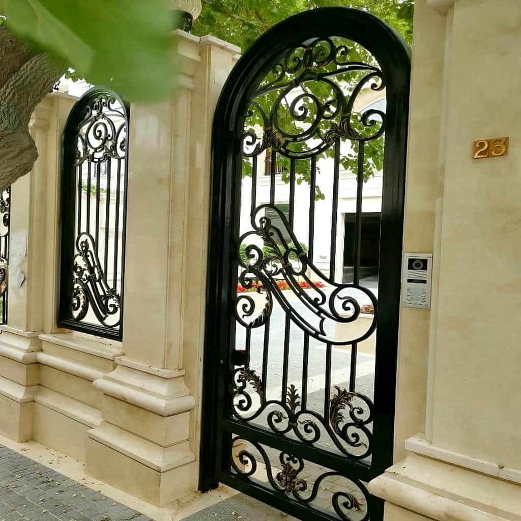 نصب درب ویلایی فرفورژه مدرن در اصفهان