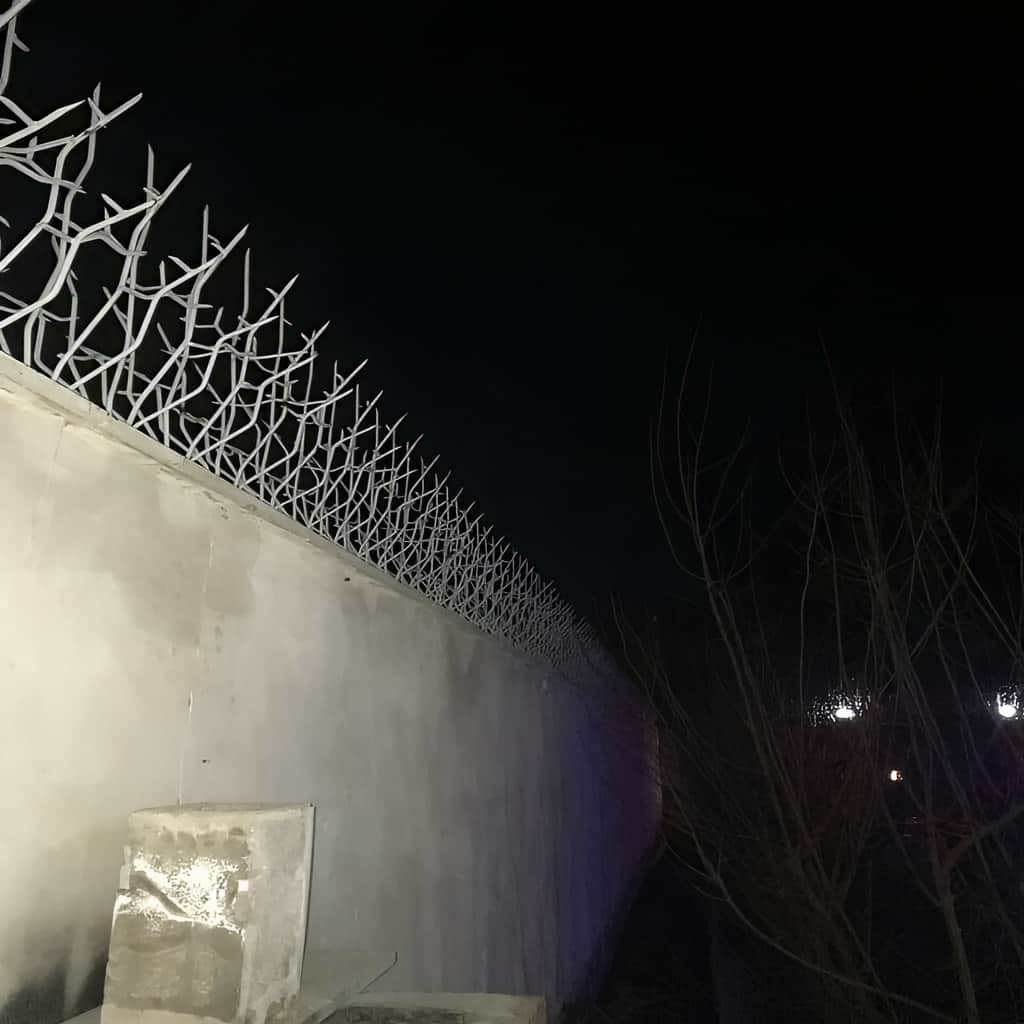 حفاظ سرنیزه ای و حفاظ شاخ گوزنی با نصب دقیق روی دیوار