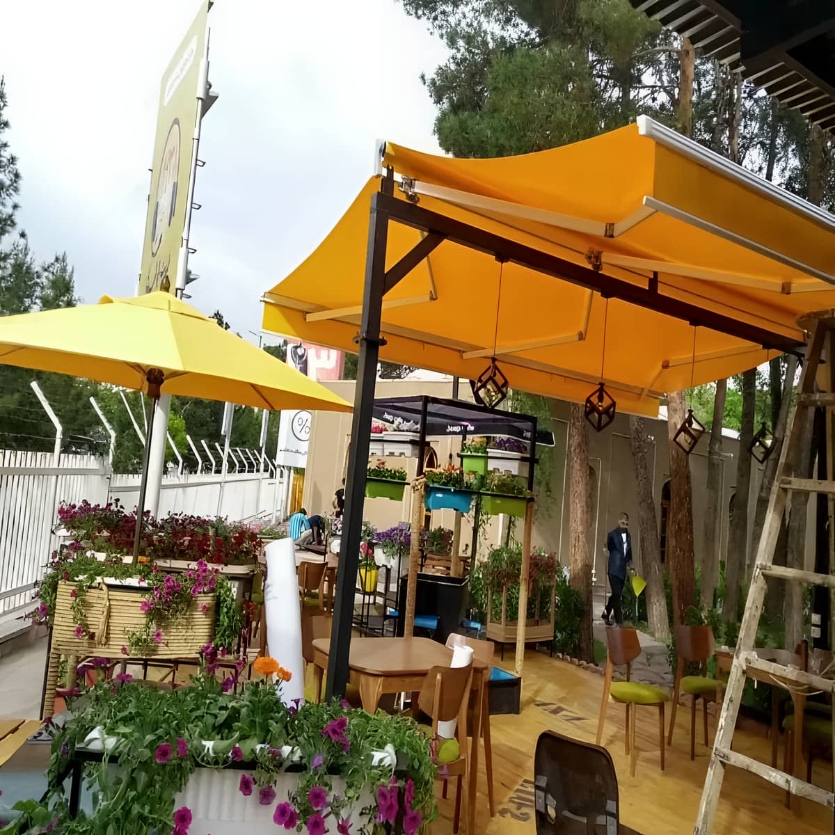 سایبان برقی با ریل حرکتی روان برای بازشوی منظم سایبان برقی با ریل حرکتی روان برای بازشوی منظم