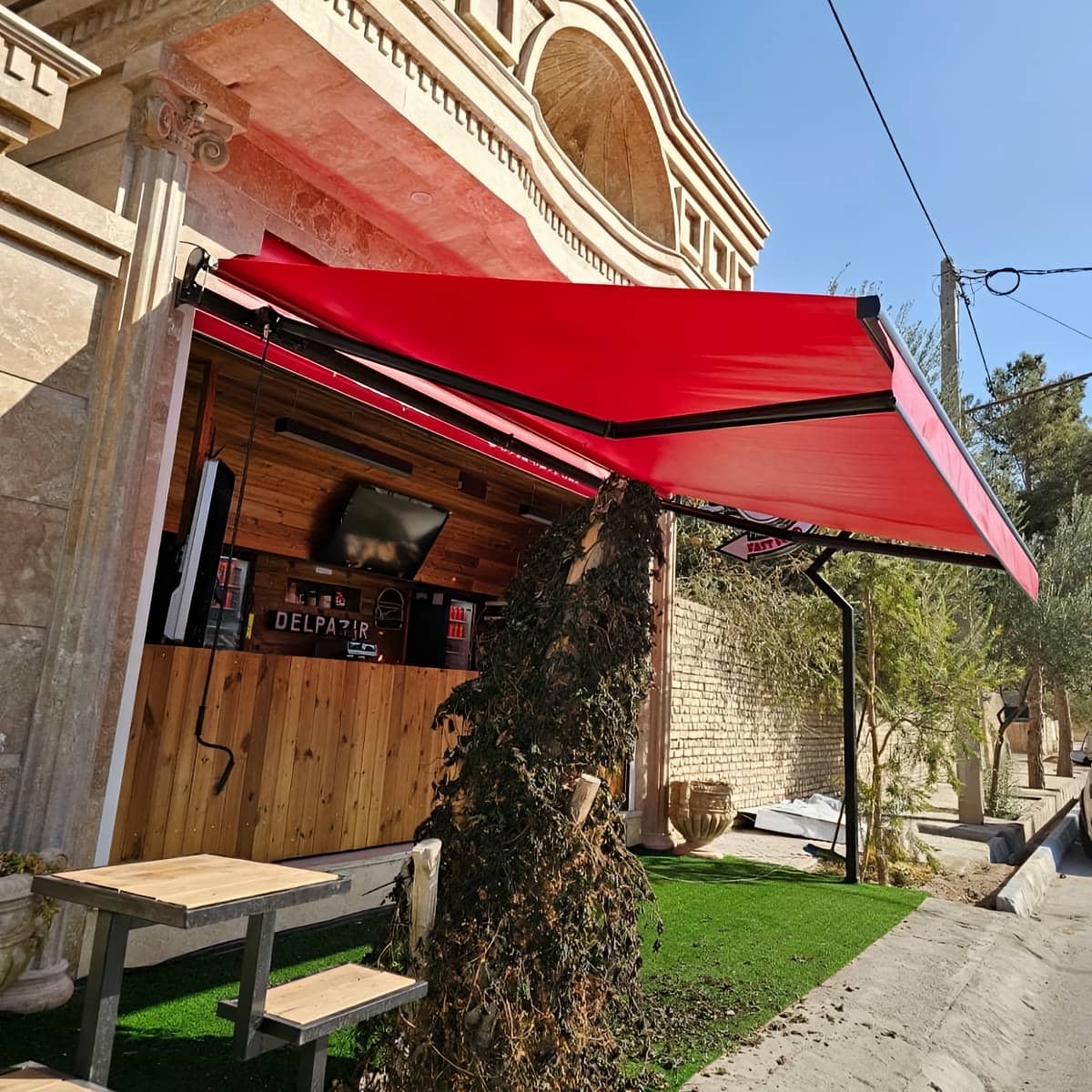 سایبان برقی روف گاردن با ریل حرکتی روان برای بازشوی منظم سایبان برقی روف گاردن با ریل حرکتی روان برای بازشوی منظم