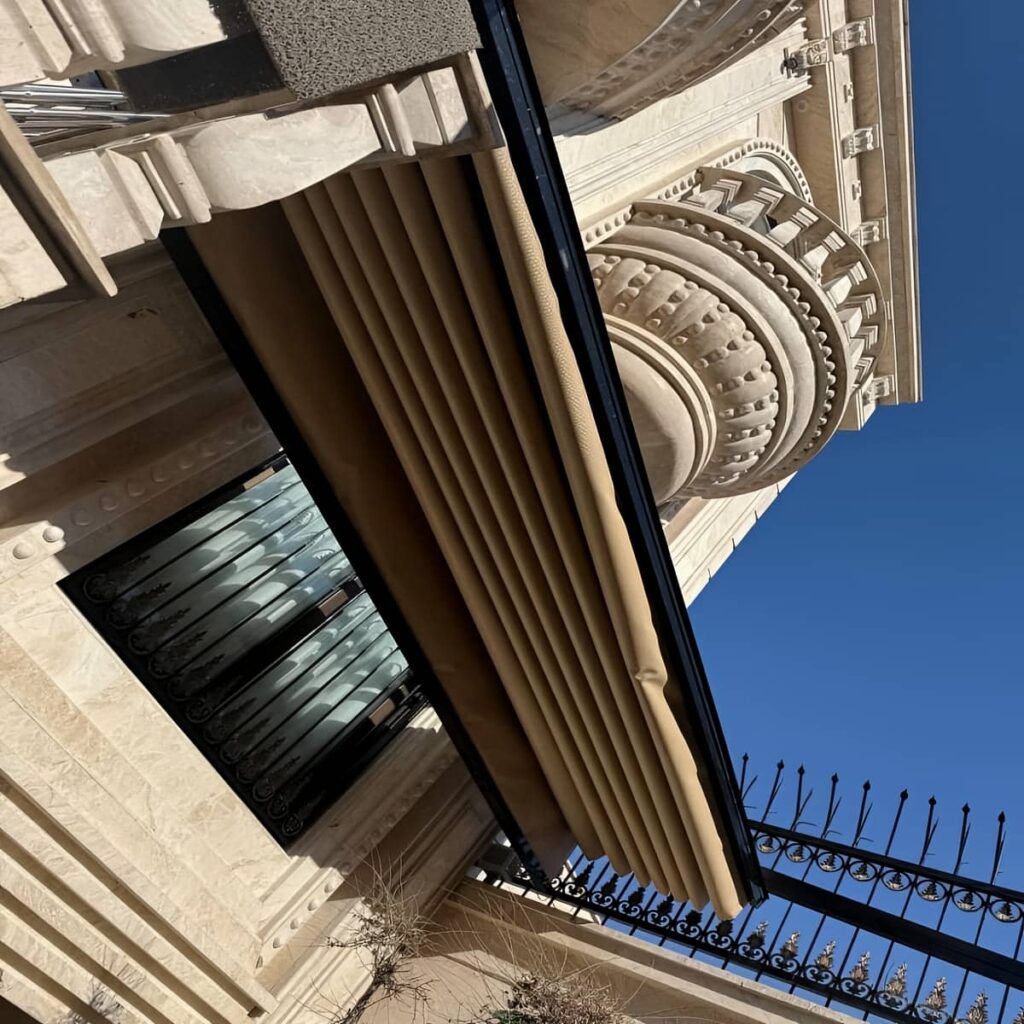 اجرای سقف اتوماتیک حیاط با پوشش ضدآب