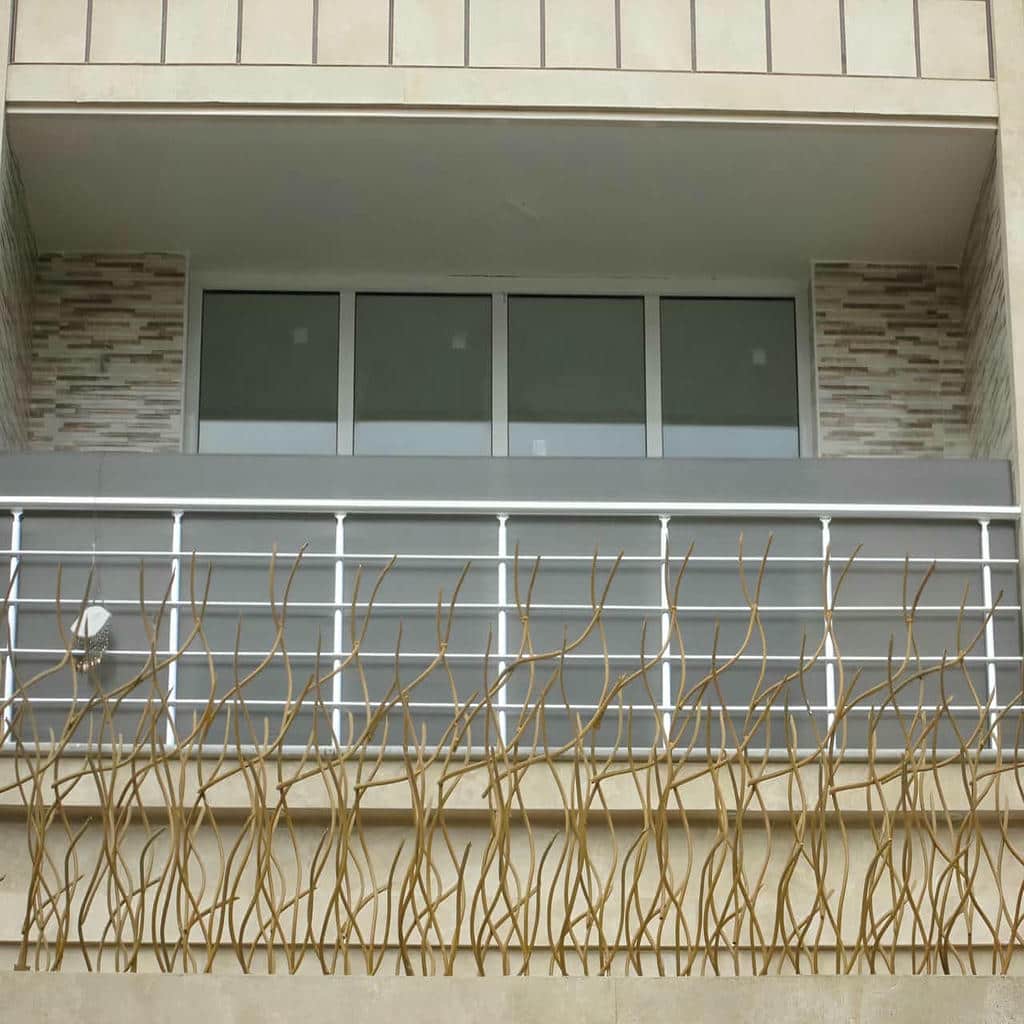 حفاظ روی دیوار با نصب دقیق روی تاج دیوار