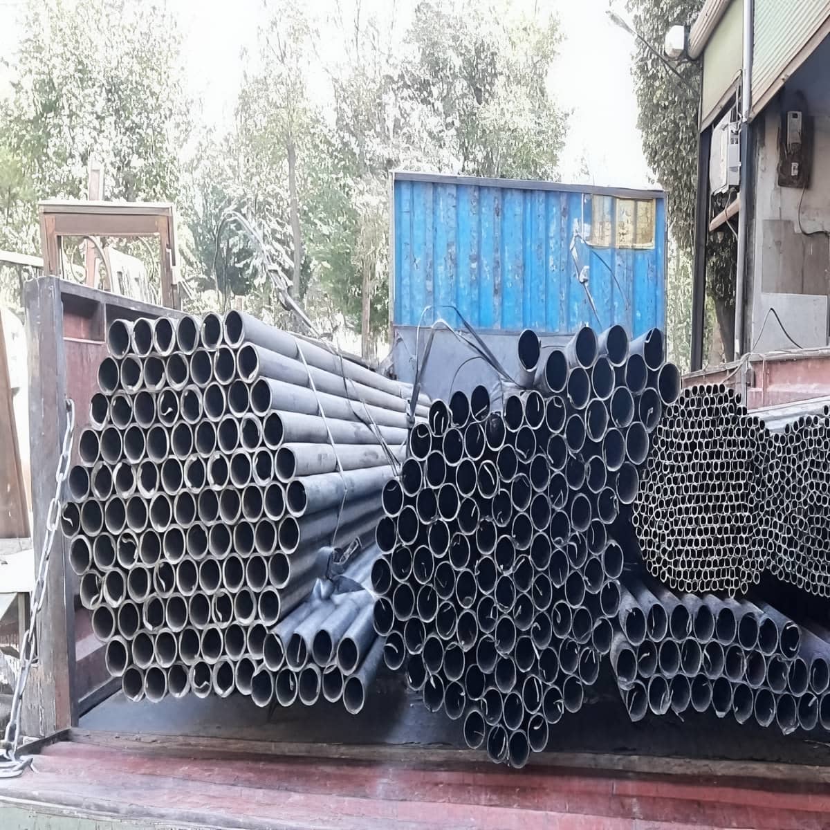 داربست حفاظتی برای محافظت عابر از سقوط مصالح داربست حفاظتی برای محافظت عابر از سقوط مصالح