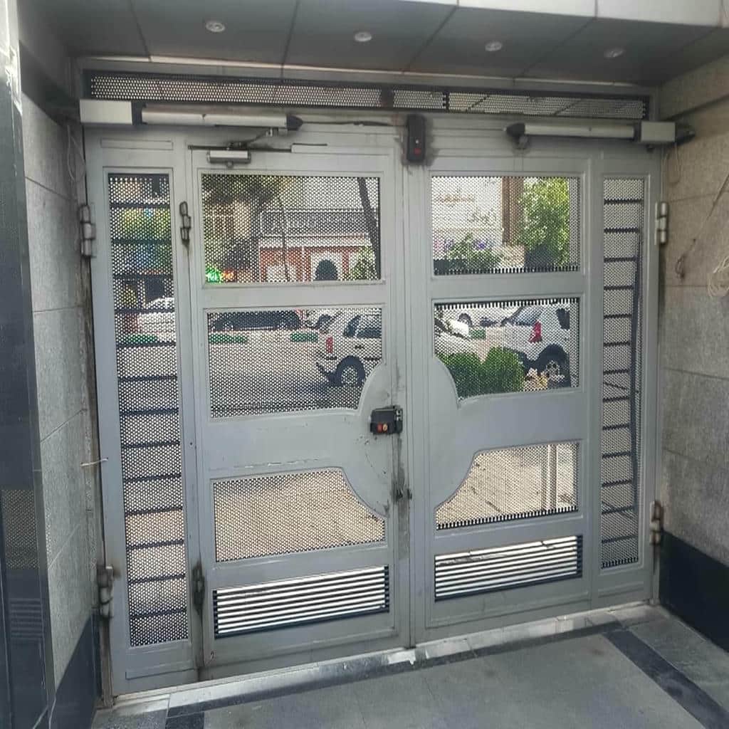 جک هیدرولیک پارکینگ پرتردد با موتور قدرتمند و فریم مقاوم جک هیدرولیک پارکینگ پرتردد با موتور قدرتمند و فریم مقاوم