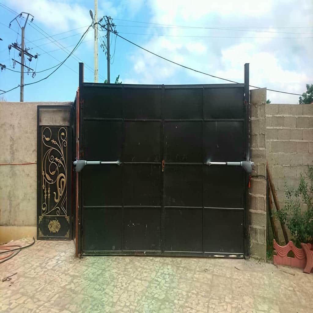 جک درب پارکینگ مجهز به UPS با فتوسل ایمنی کنار ورودی جک درب پارکینگ مجهز به UPS با فتوسل ایمنی کنار ورودی