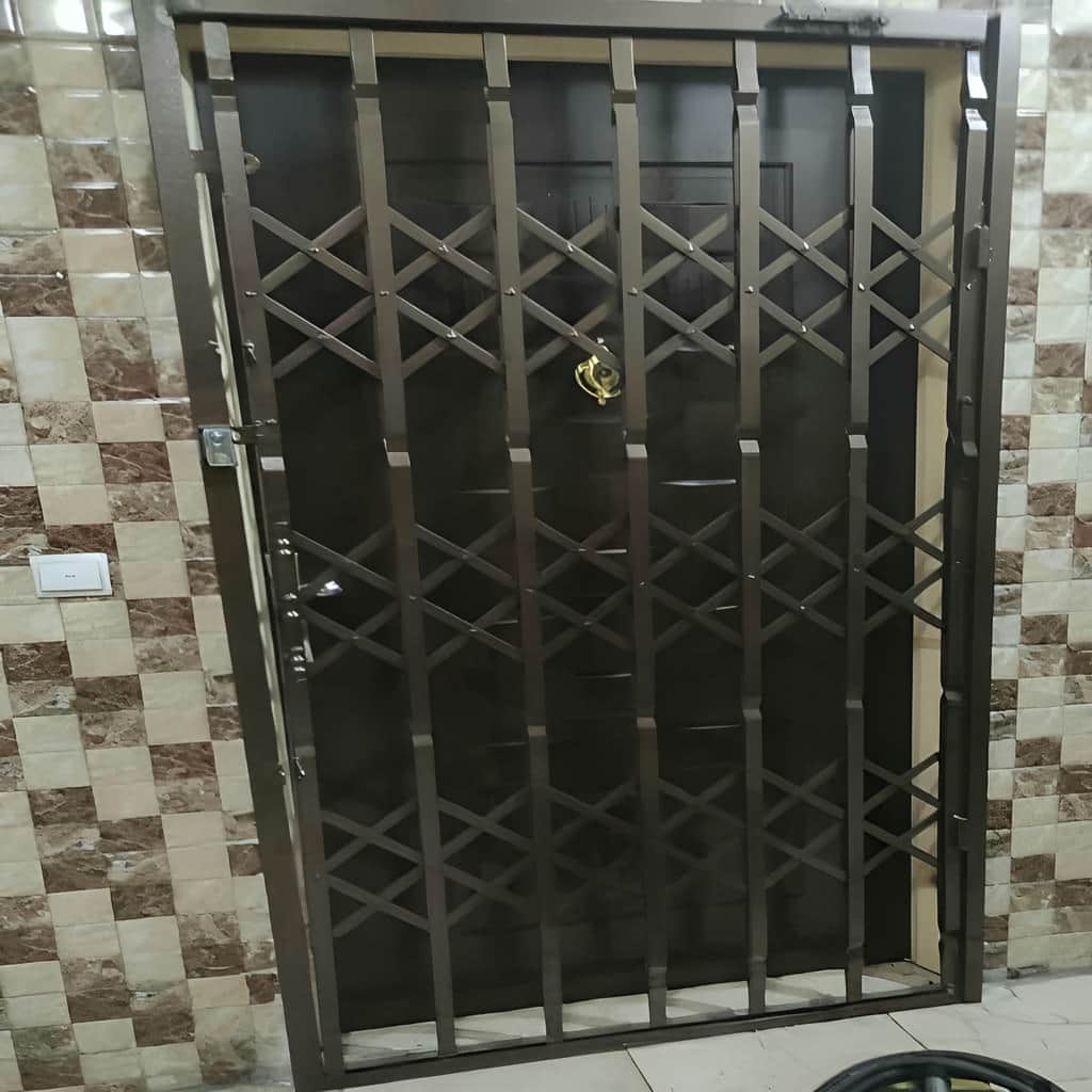 8 طرح درب آکاردئونی سه گل تسمه