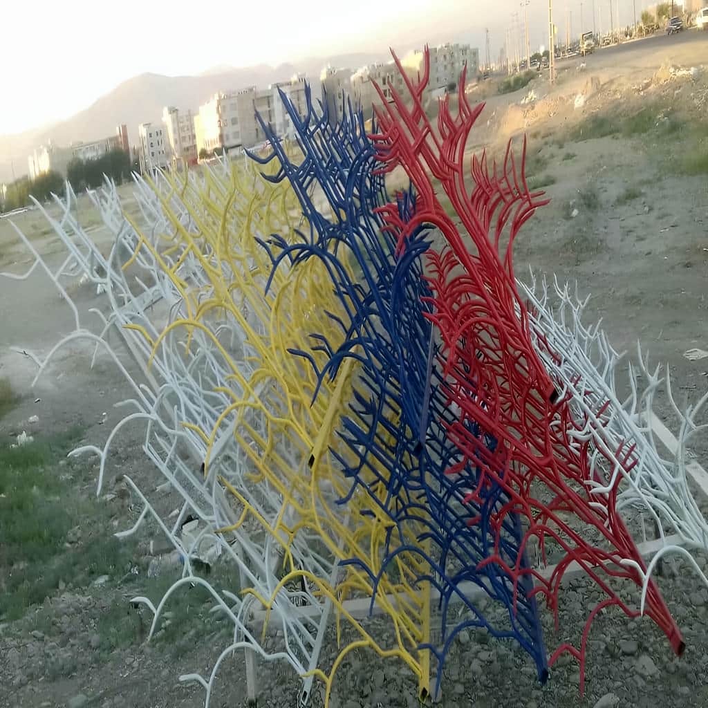 اجرای حفاظ آبشاری روی دیوار سنگی نمای اصلی