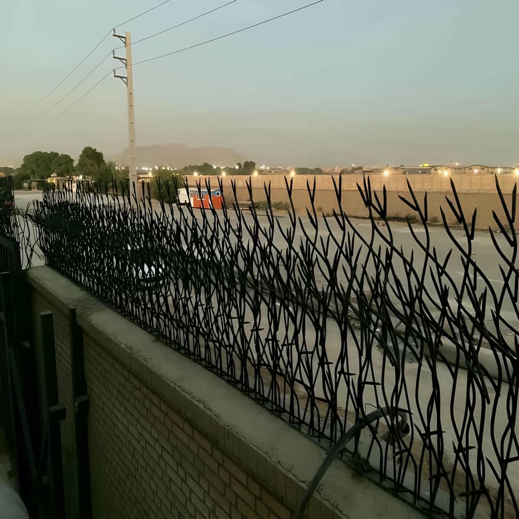 خرید حفاظ بوته ای پرتراکم متناسب با زیرسازی دیوار
