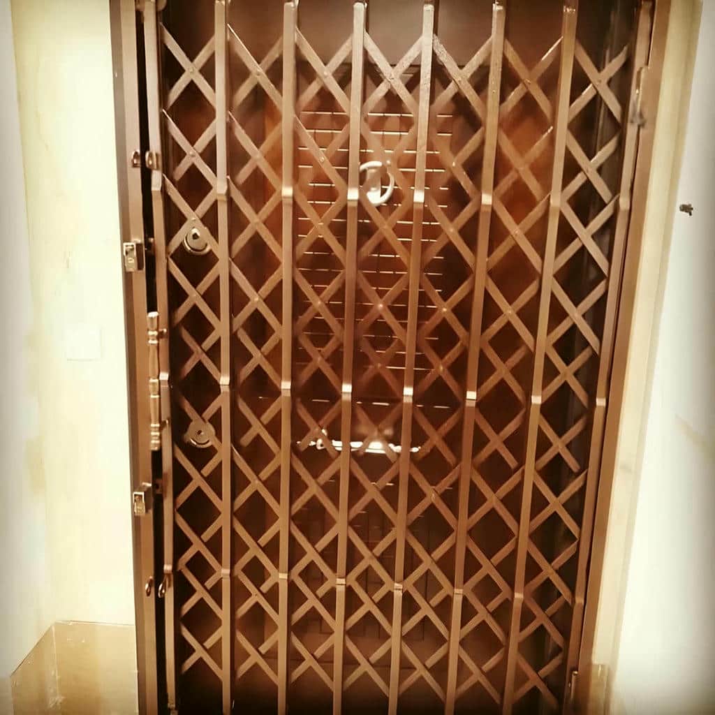 مدل سه‌گل درب آکاردئونی ضد سرقت آپارتمان برای ورودی کم‌عرض