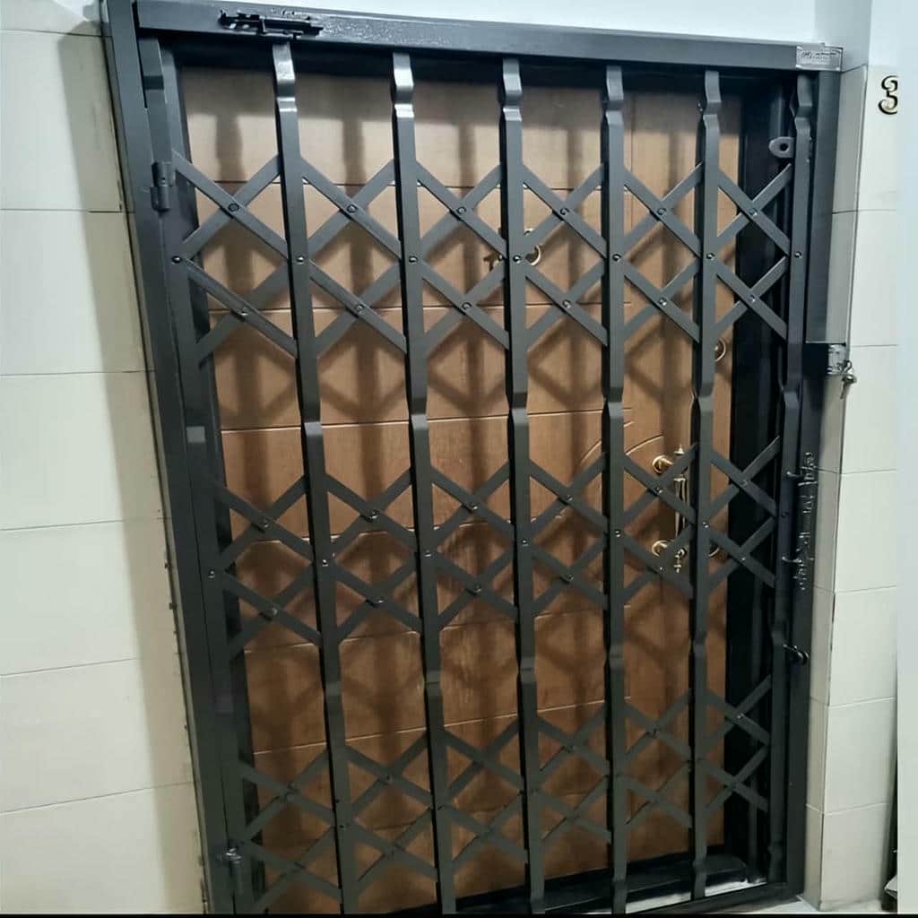 خرید درب آکاردئونی برای واحد اداری متناسب با فضای جمع‌شدن