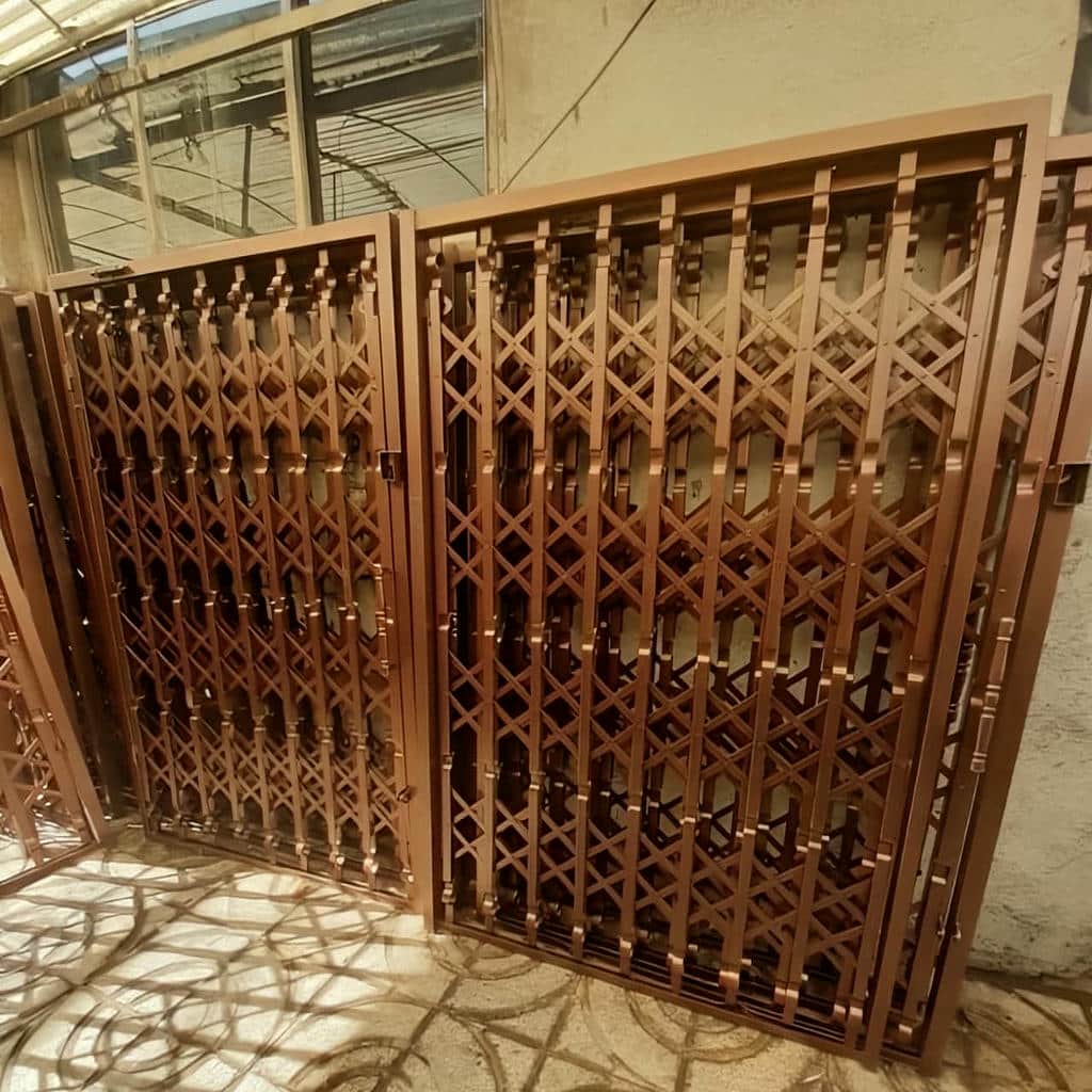فروش درب آکاردئونی طلایی سلطنتی با طرح لوزی