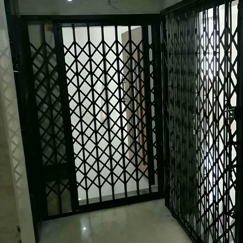 9 مدل درب آکاردئونی سلطنتی گل دار