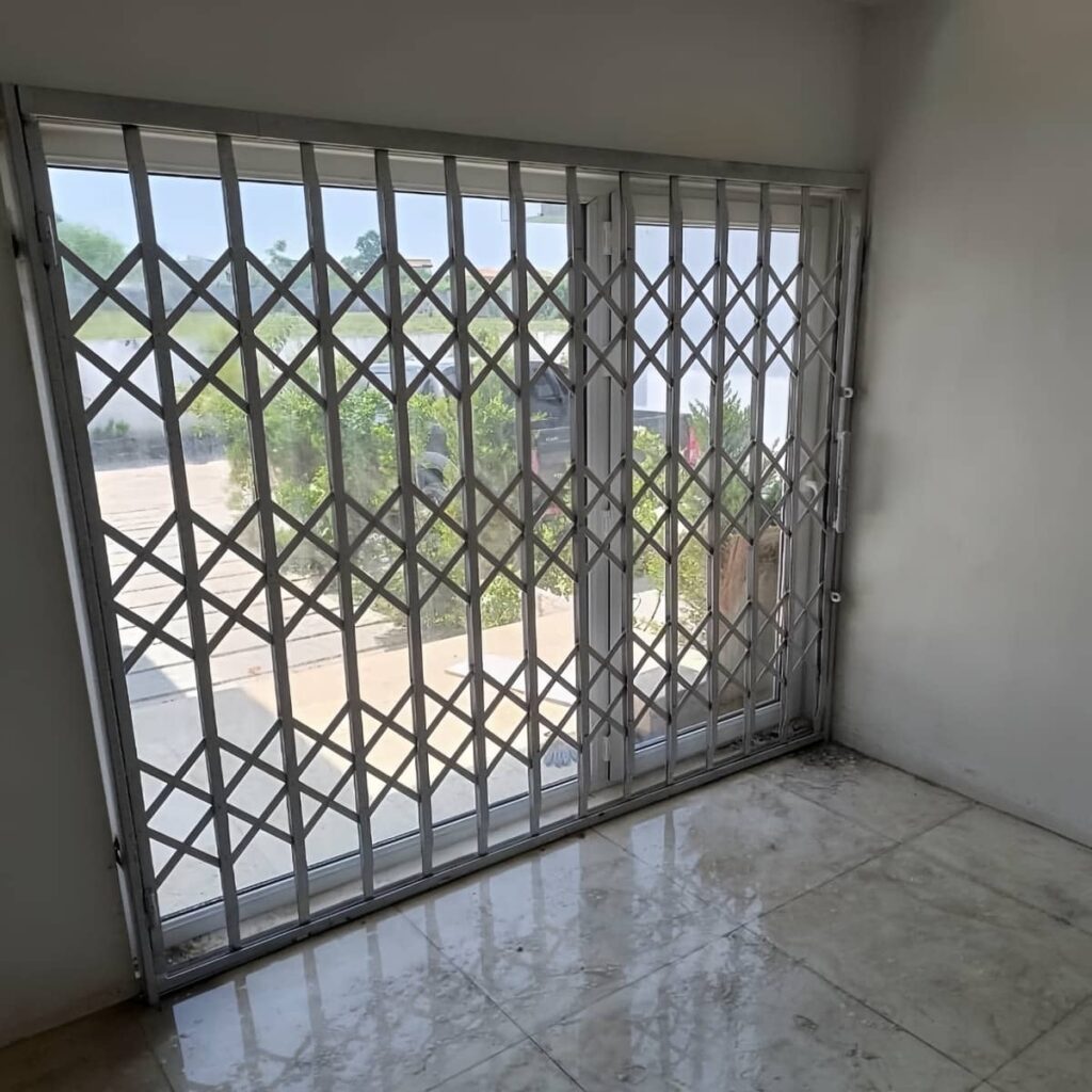 ساخت درب آکاردئونی سلطنتی گل دار با تسمه پهن