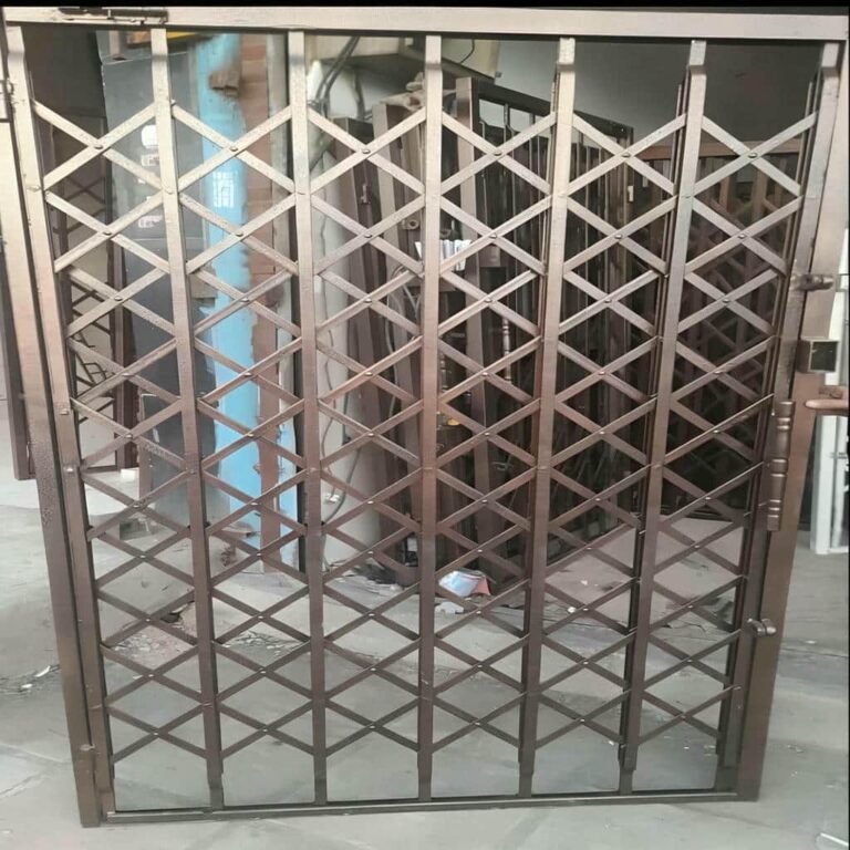10 نمونه درب آکاردئونی مشکی طلایی 10 نمونه درب آکاردئونی مشکی طلایی