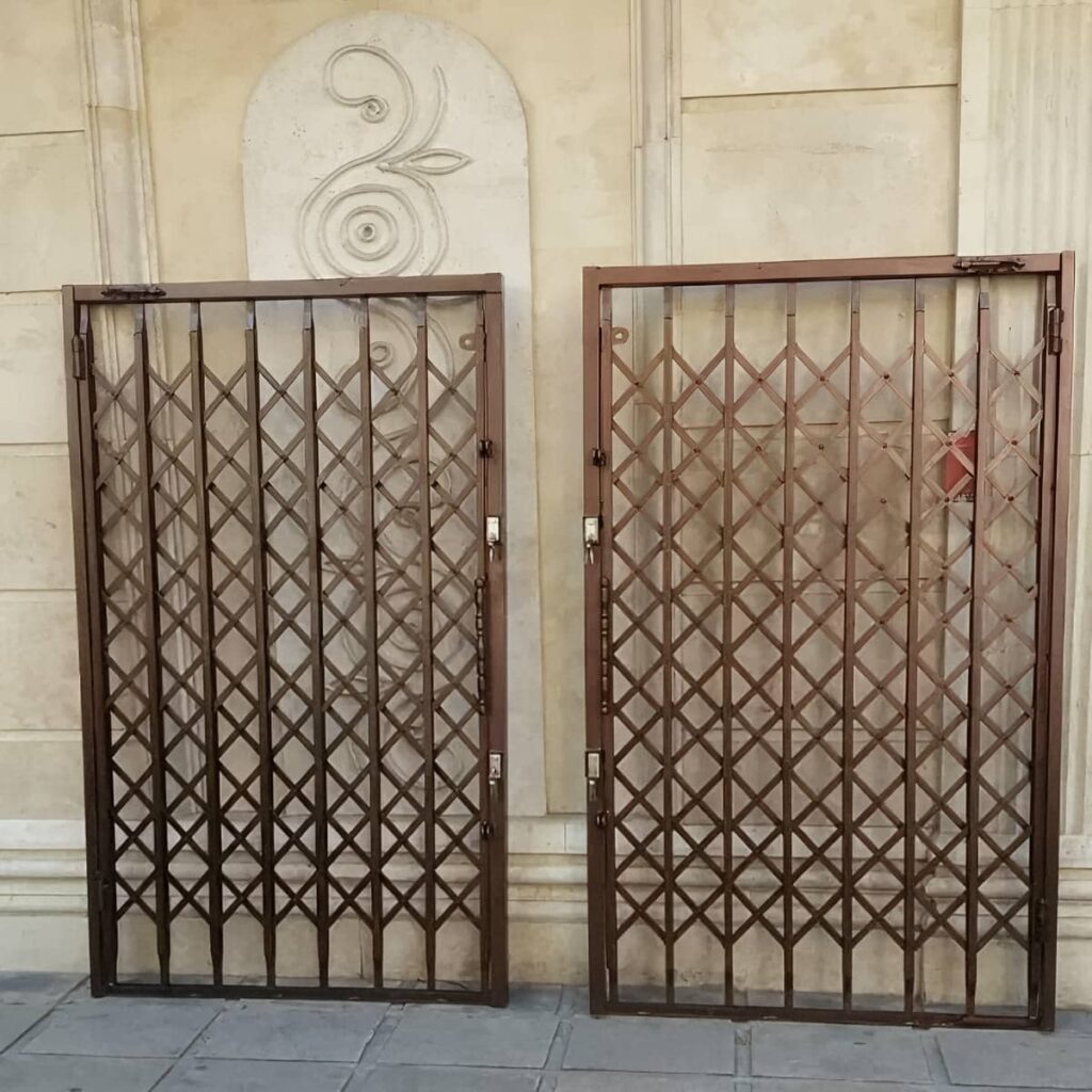 مدل تک‌سمت درب آکاردئونی واحد اداری برای راهروی باریک