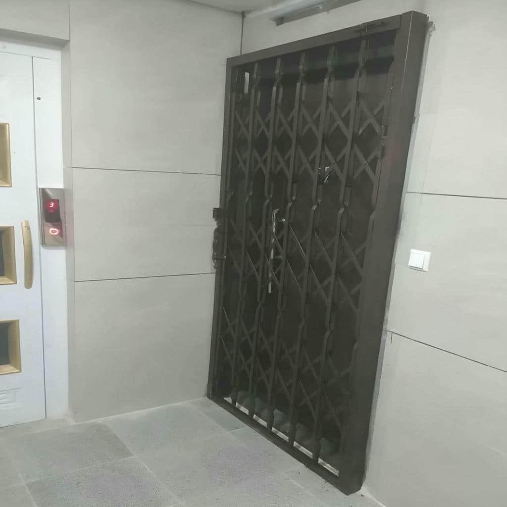 سفارش درب آکاردئونی سلطنتی گل دار با نقش مرکزی