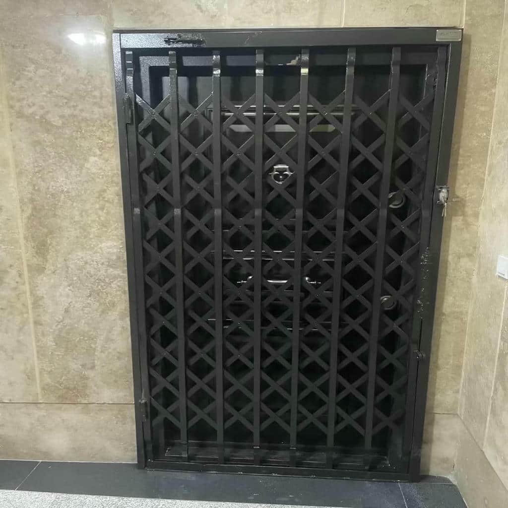 قیمت درب آکاردئونی ضد سرقت آپارتمان بر اساس ابعاد و نوع قفل