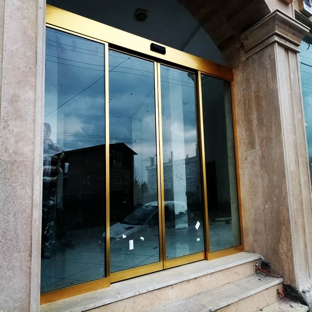 سفارش درب شیشه ای تلسکوپی شش‌لت برای عبور گسترده