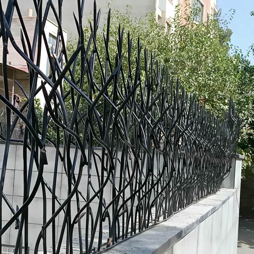خدمات نصب حفاظ دیوار ضد سرقت میلگردی کنار دروازه