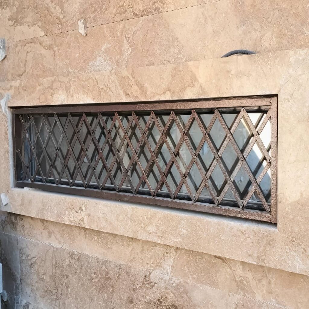 طرح دو رنگ حفاظ پنجره کوره ای برای نمای پروژه